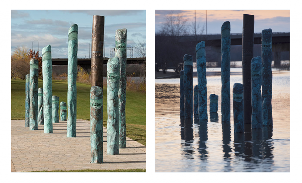 Photos côte à côte de l’installation d’art public « Watermark », de Gerald Beaulieu. La photo de gauche montre une piste cyclable et son accotement gazonné, tandis que la photo de droite montre l’œuvre inondée par la rivière.